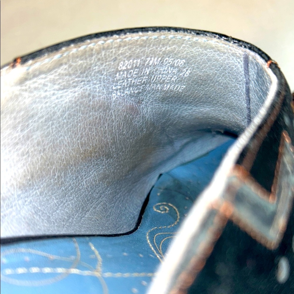 Clarks Brown and Blue Mules with Unique Design - Picture 6 of 7